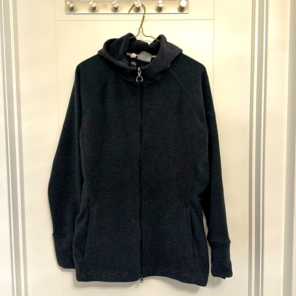 Saucony full zip fleece hoodie. Size extra large.
100% polyester